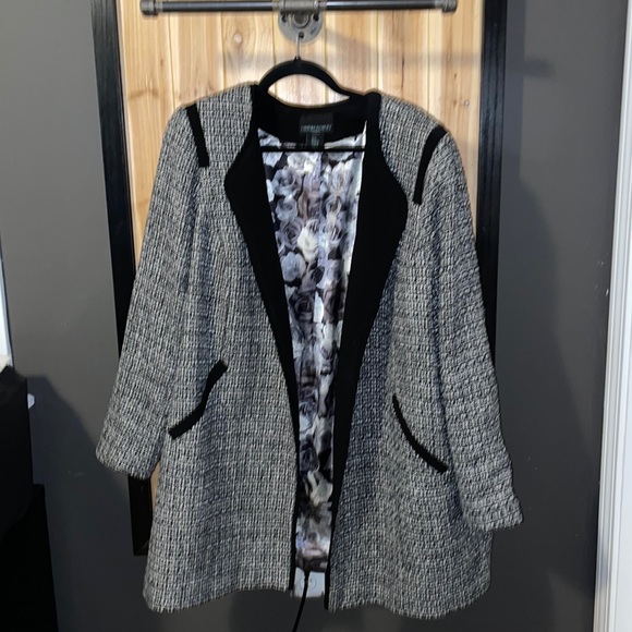 Cynthia rowley 2X gray and black coat with floral inner design - Picture 1 of 6